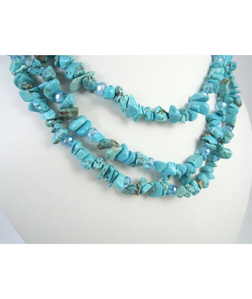 Turquoise necklace is a crumb