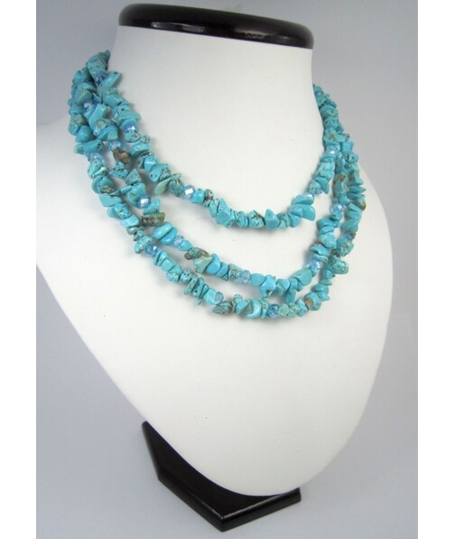 Turquoise necklace is a crumb