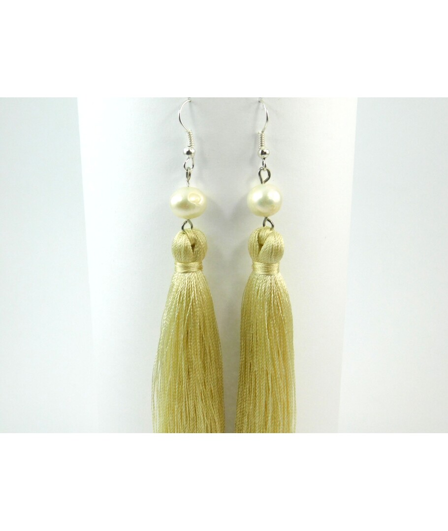 Exclusive pearl earrings