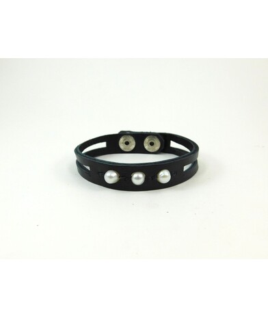 Exclusive pearl leather bracelet