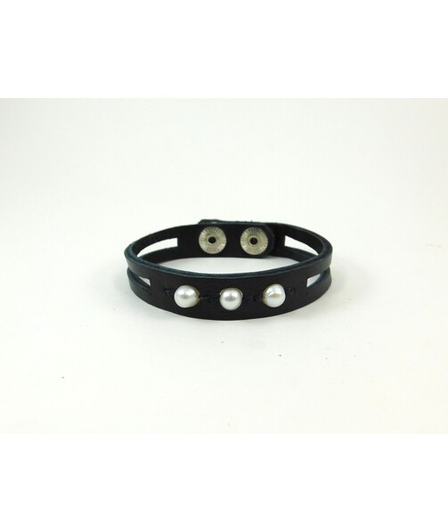 Exclusive pearl leather bracelet