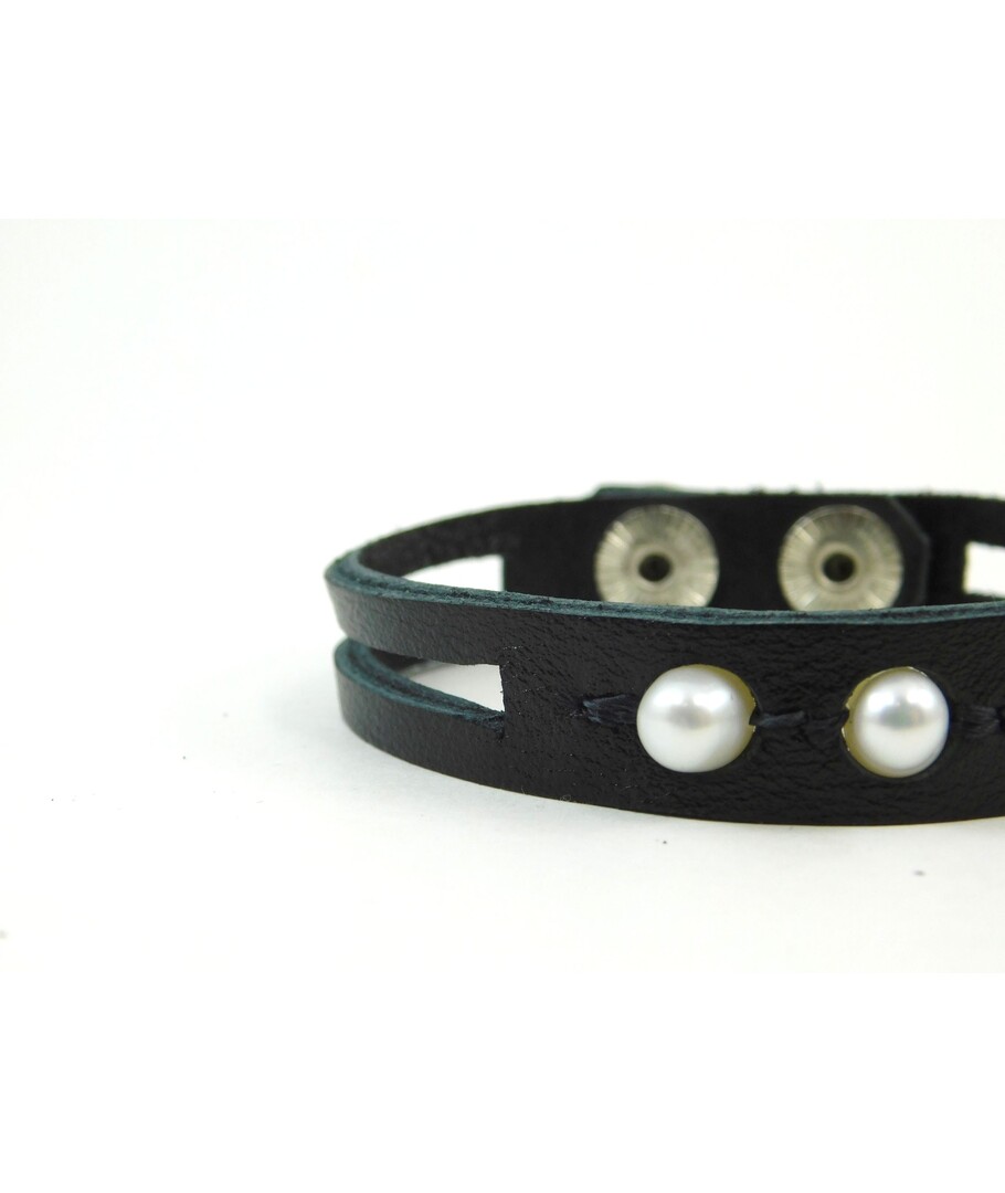 Exclusive pearl leather bracelet