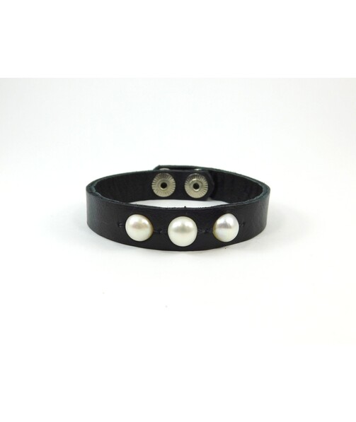 Exclusive pearl leather bracelet