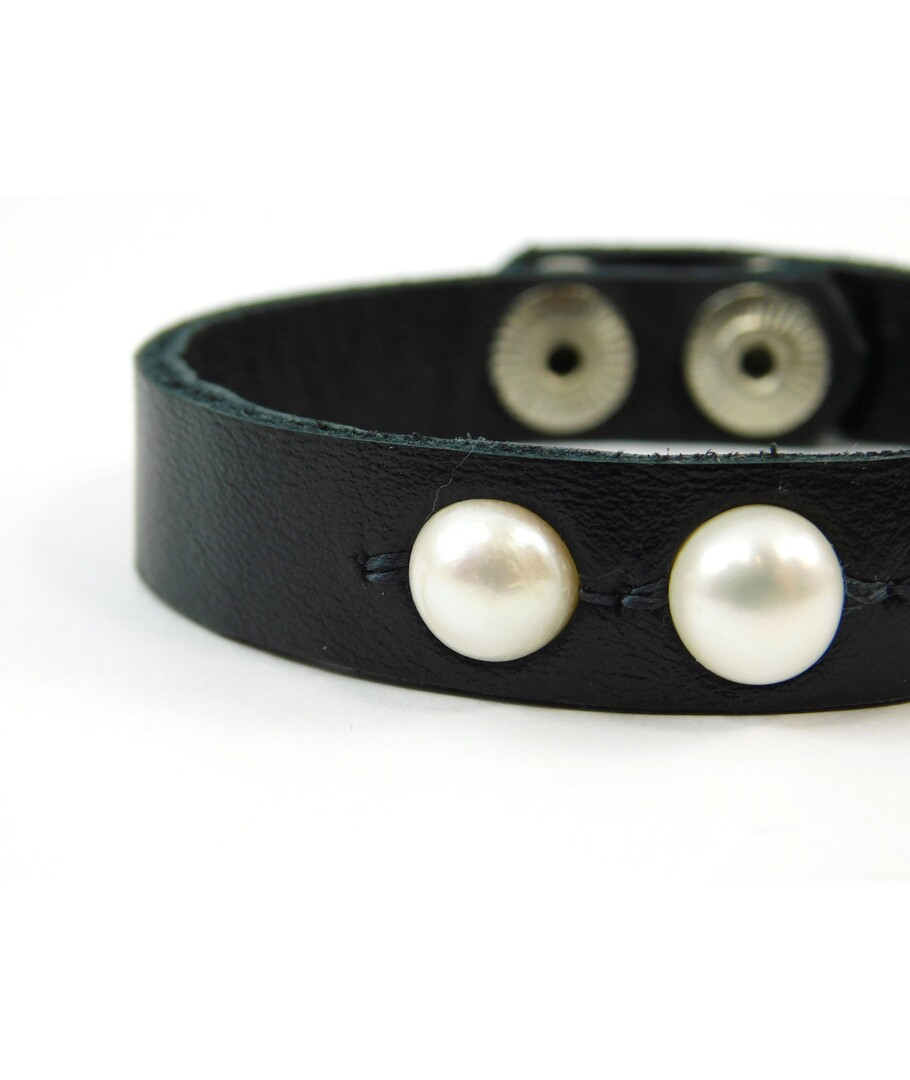 Exclusive pearl leather bracelet