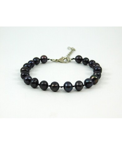 Bracelet made of dark pearls