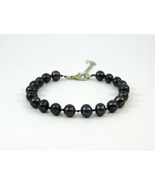 Bracelet made of dark pearls