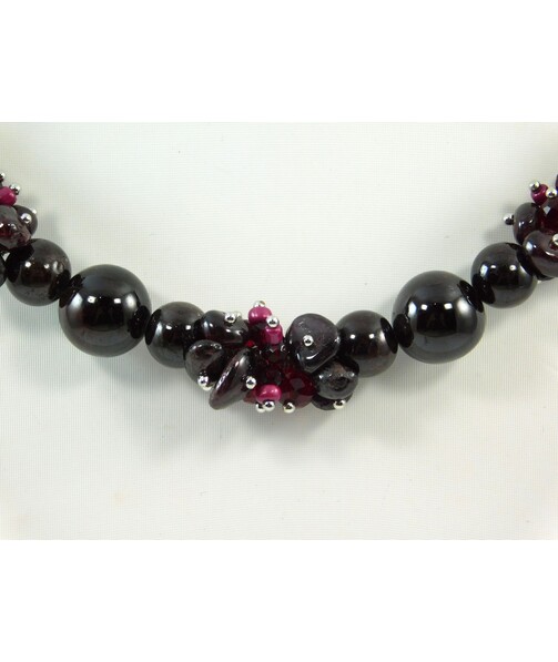 Exclusive necklace "Beaujolais" Garnet