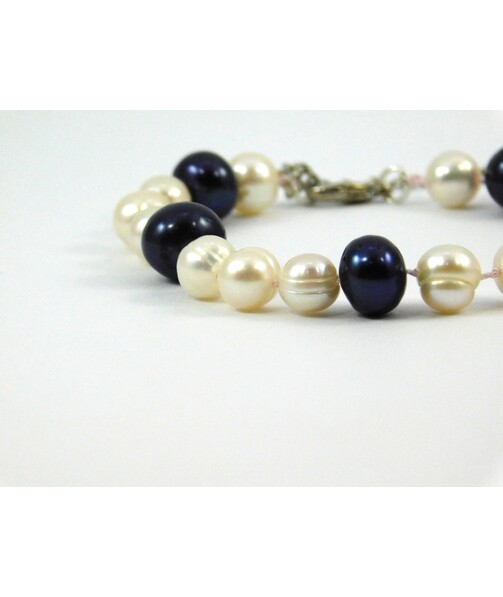 Exclusive pearl bracelet