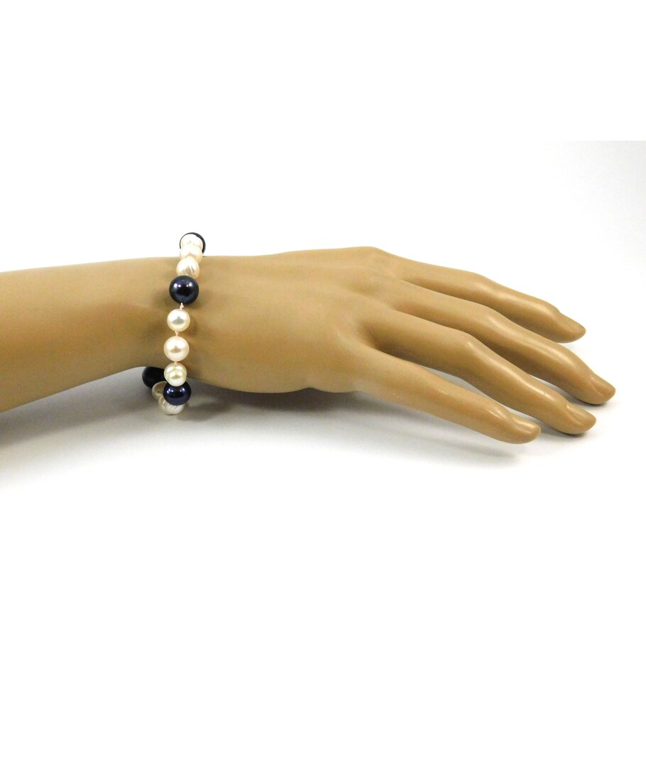 Exclusive pearl bracelet