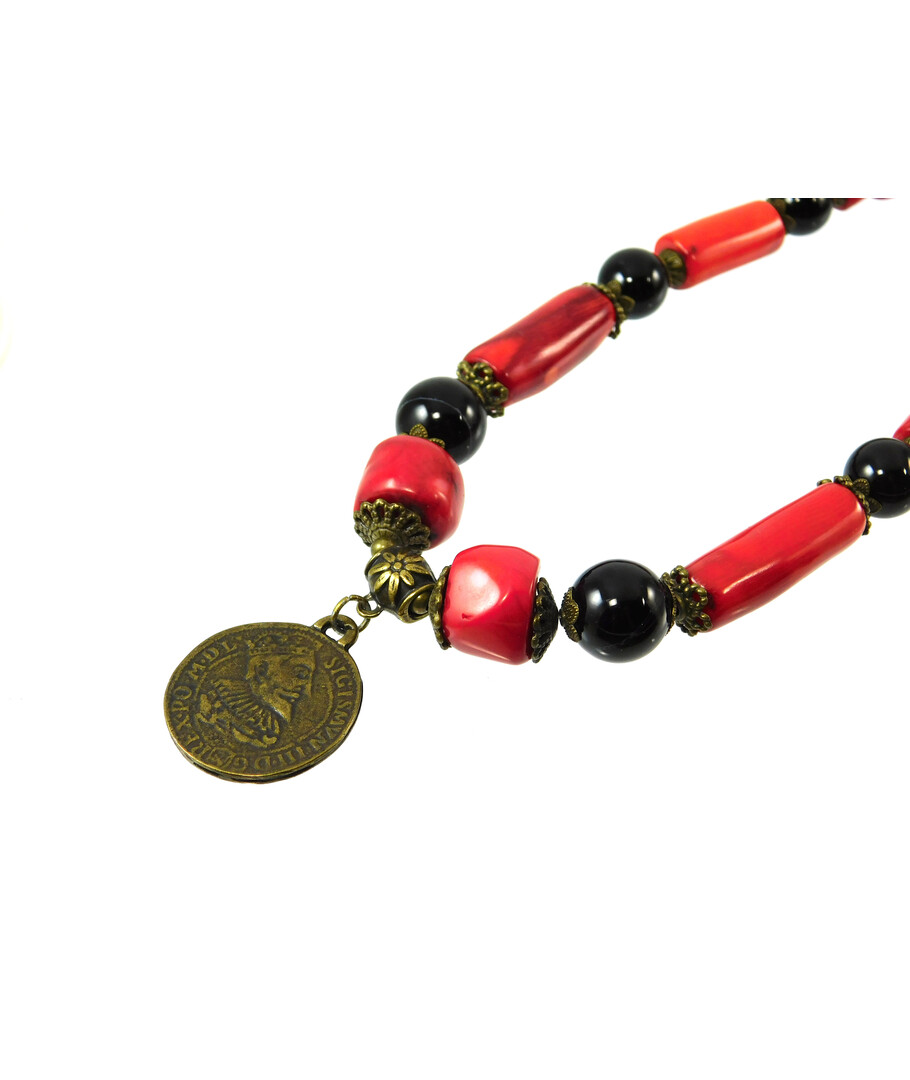 Exclusive necklace "Traditional" Coral