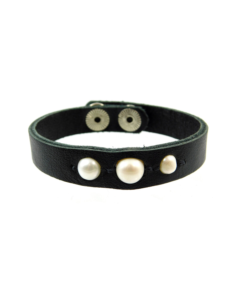 Exclusive pearl leather bracelet