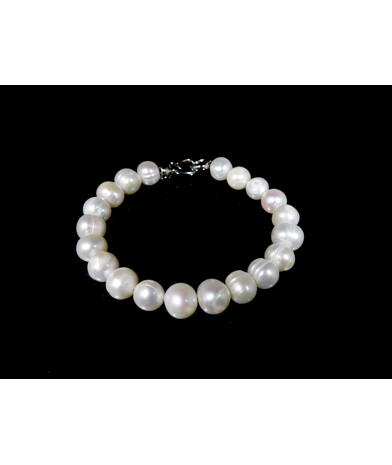 Exclusive pearl bracelet, silver clasp