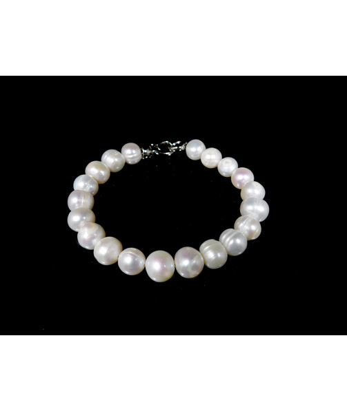 Exclusive pearl bracelet, silver clasp