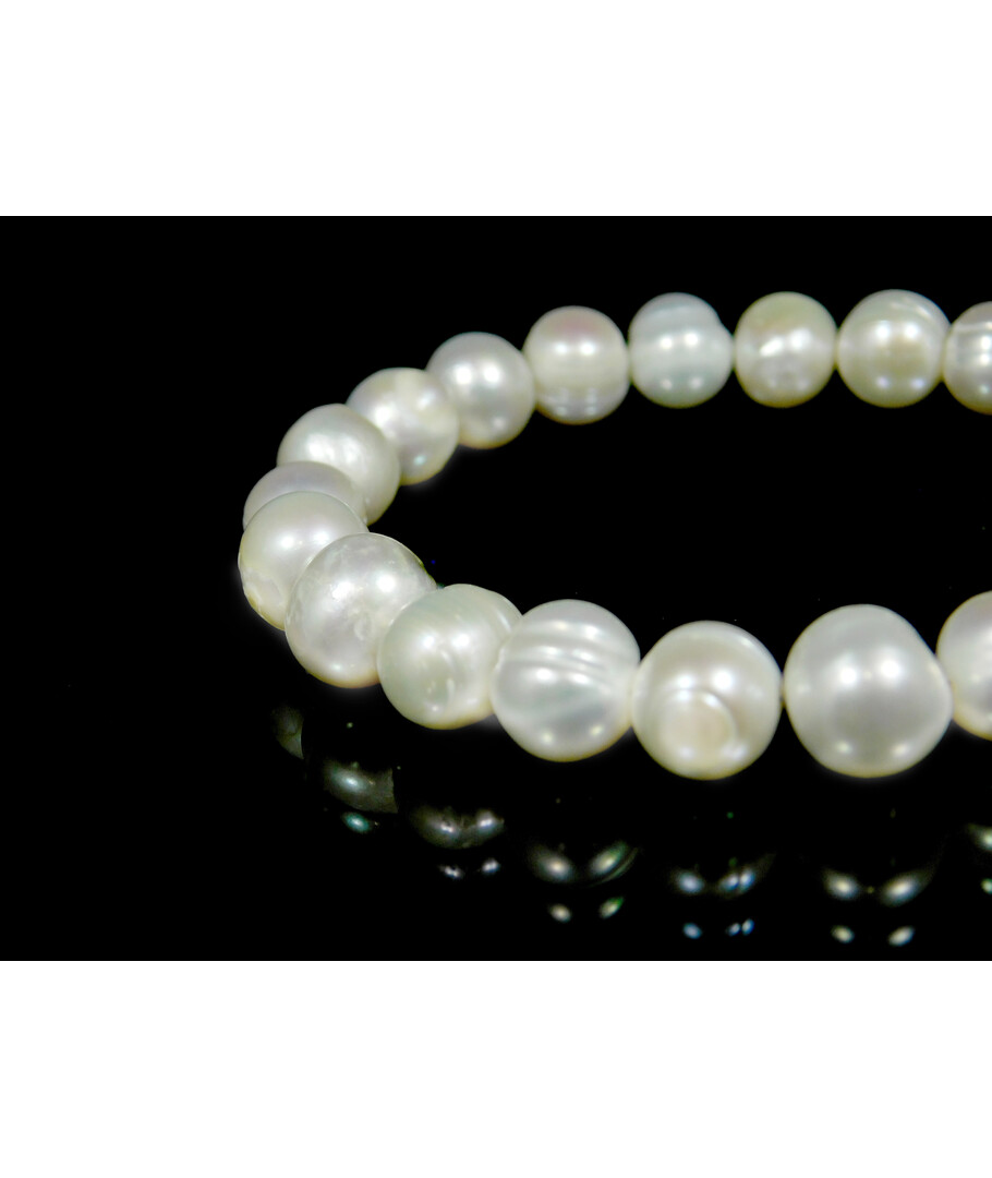 Exclusive pearl bracelet, silver clasp