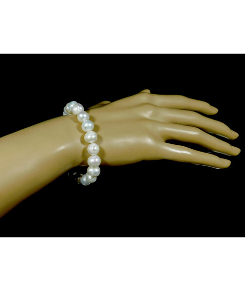 Exclusive pearl bracelet, silver clasp