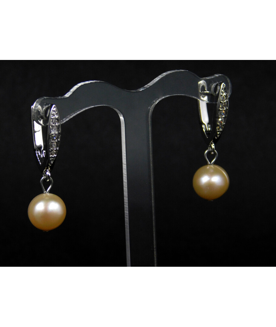 Exclusive pearl earrings