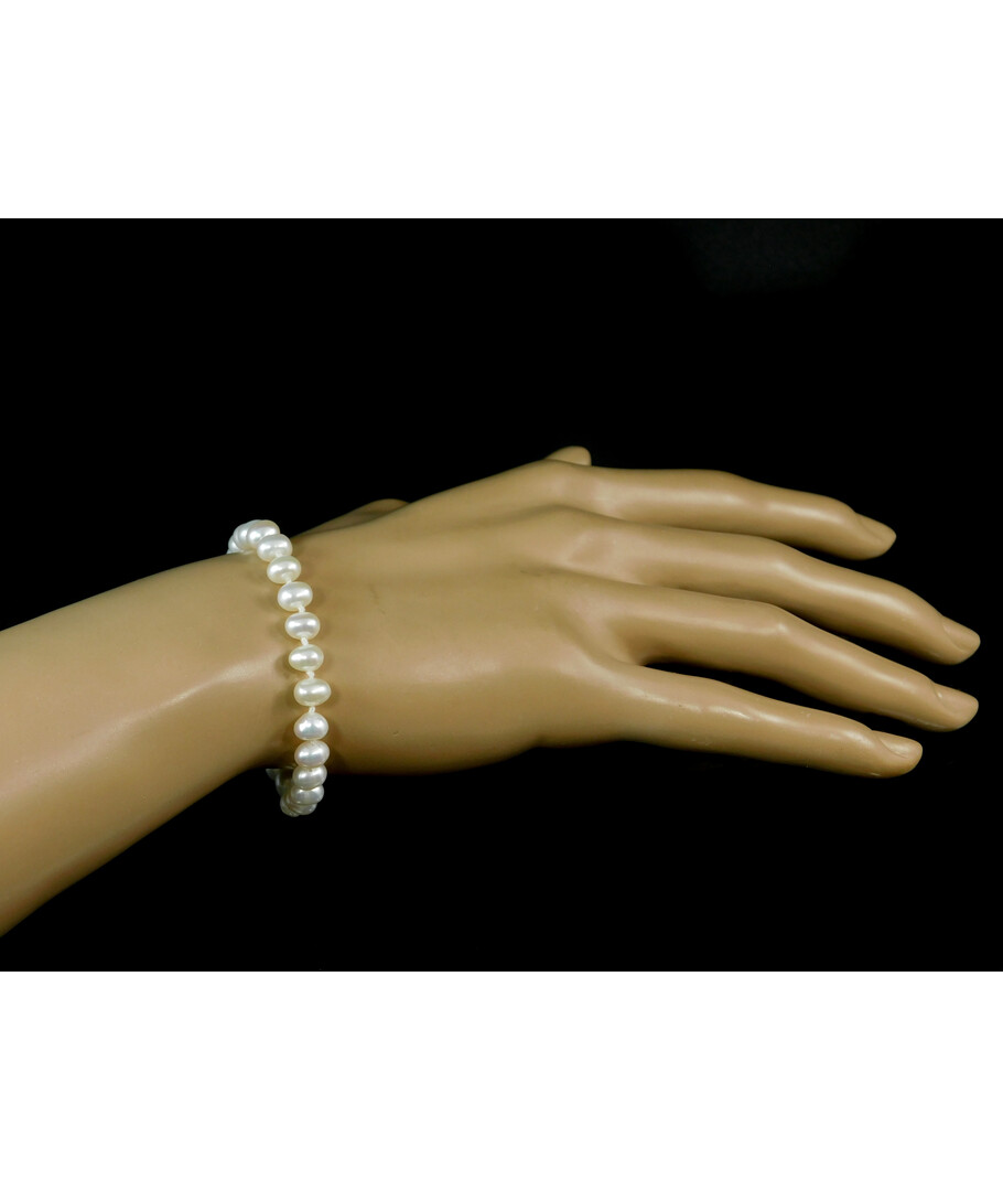 Exclusive pearl bracelet