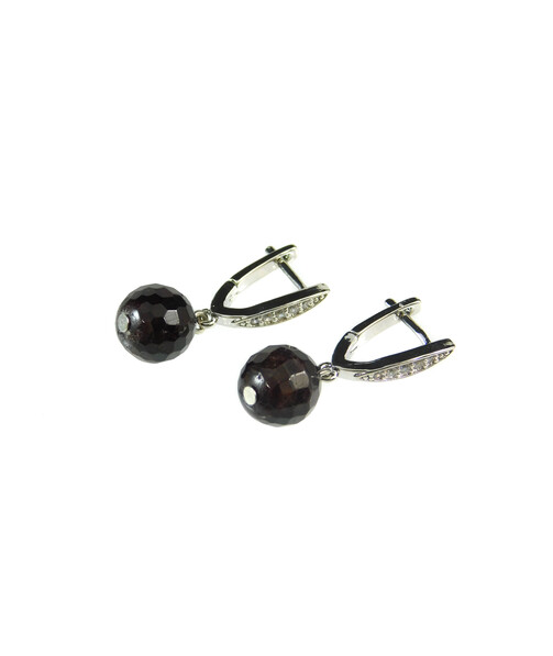 Exclusive earrings with garnet facets