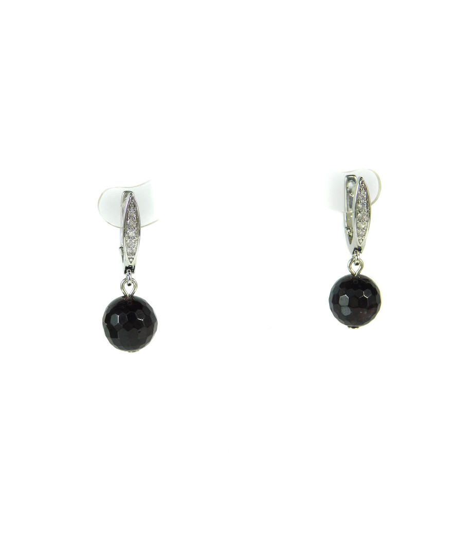 Exclusive earrings with garnet facets