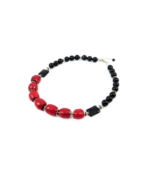 Necklace "Black Dress" Coral, Agate