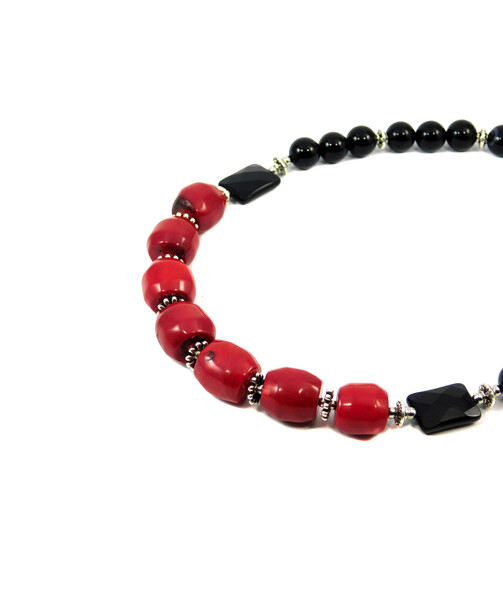 Necklace "Black Dress" Coral, Agate