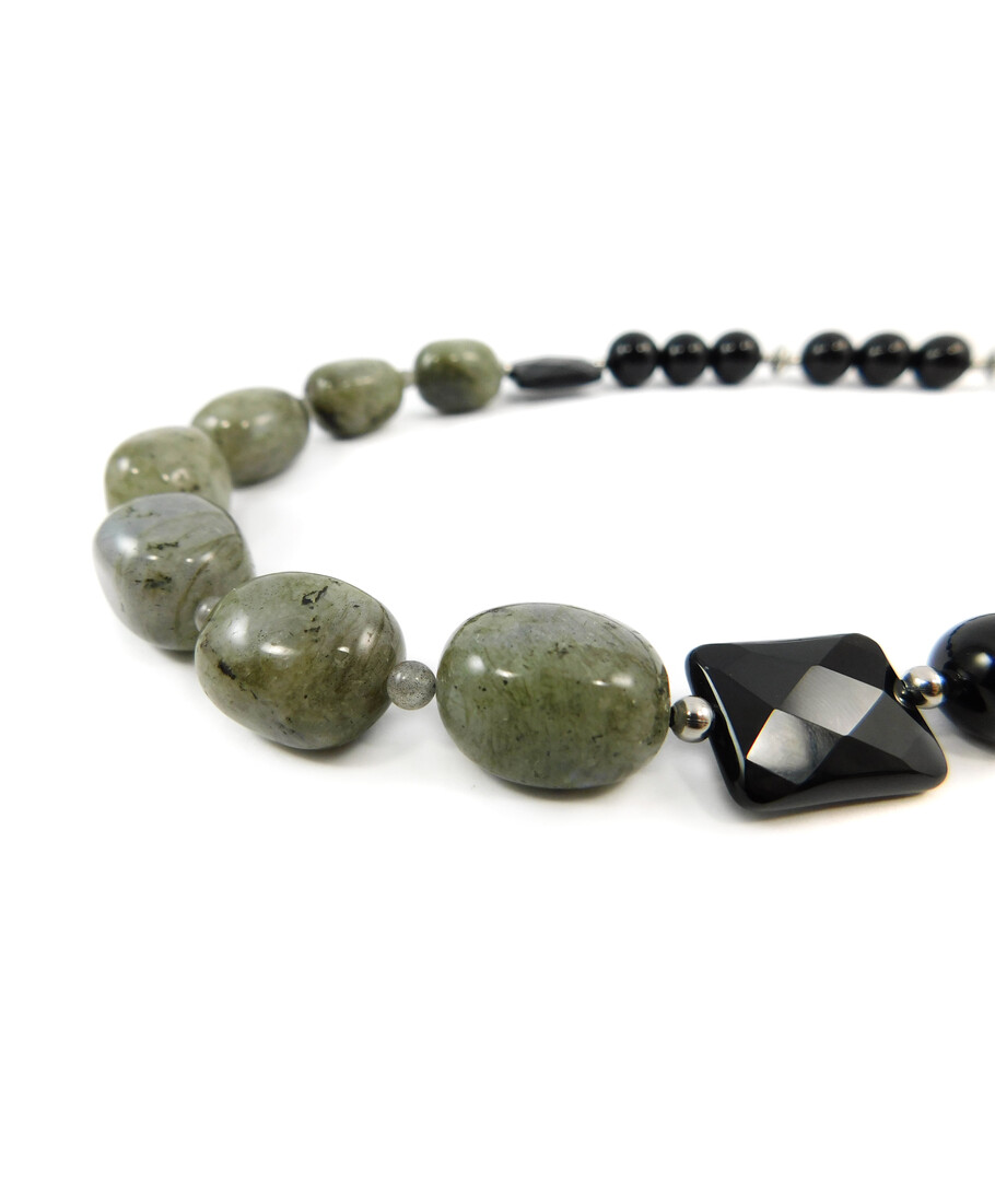 Exclusive necklace "Black dress" Labrador barrel, Agate