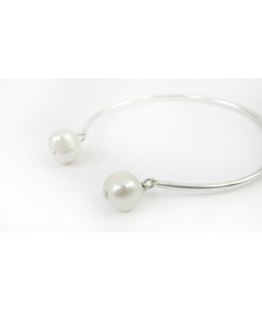 Pearl bracelet, cast silver, adjustable size