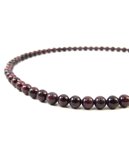 Exclusive garnet necklace