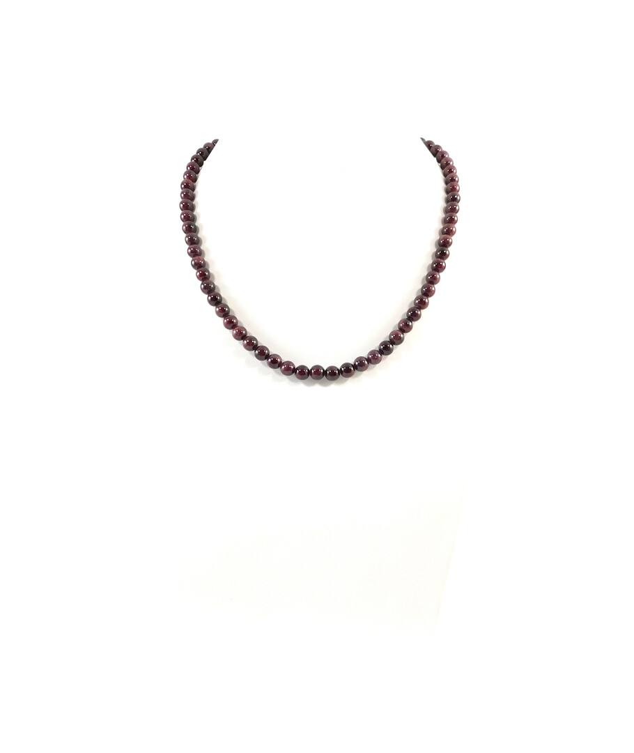 Exclusive garnet necklace