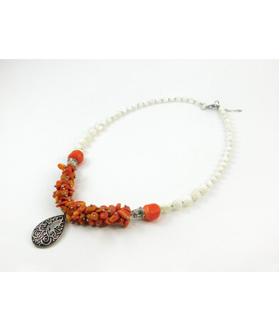 Exclusive necklace "Mikorason 3" Mother-of-pearl, coral orange tail, crumb