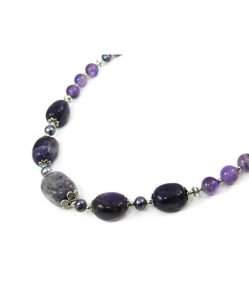 Exclusive necklace "Jolie" Pearls, Amethyst, chevron