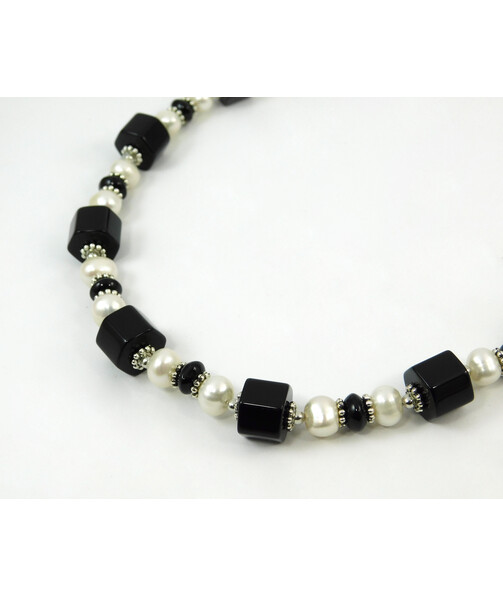 Exclusive necklace "Nineel" Pearls, Agate