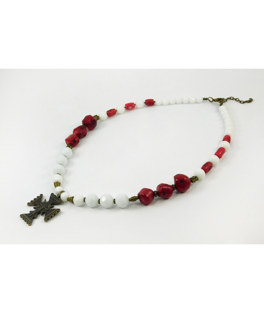 Exclusive necklace "White Rose" Coral, barrel, Agate facet