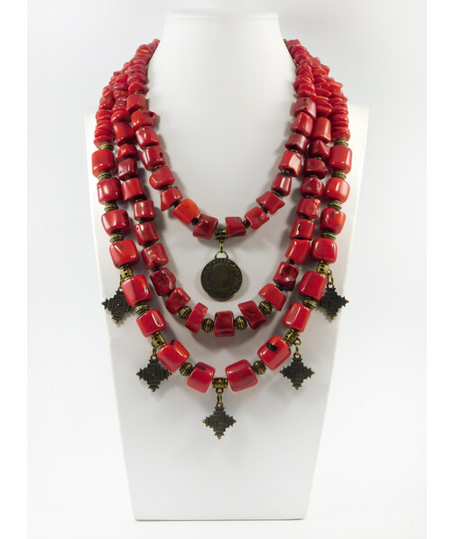 Exclusive necklace "Eleanor" Coral, 3 rows