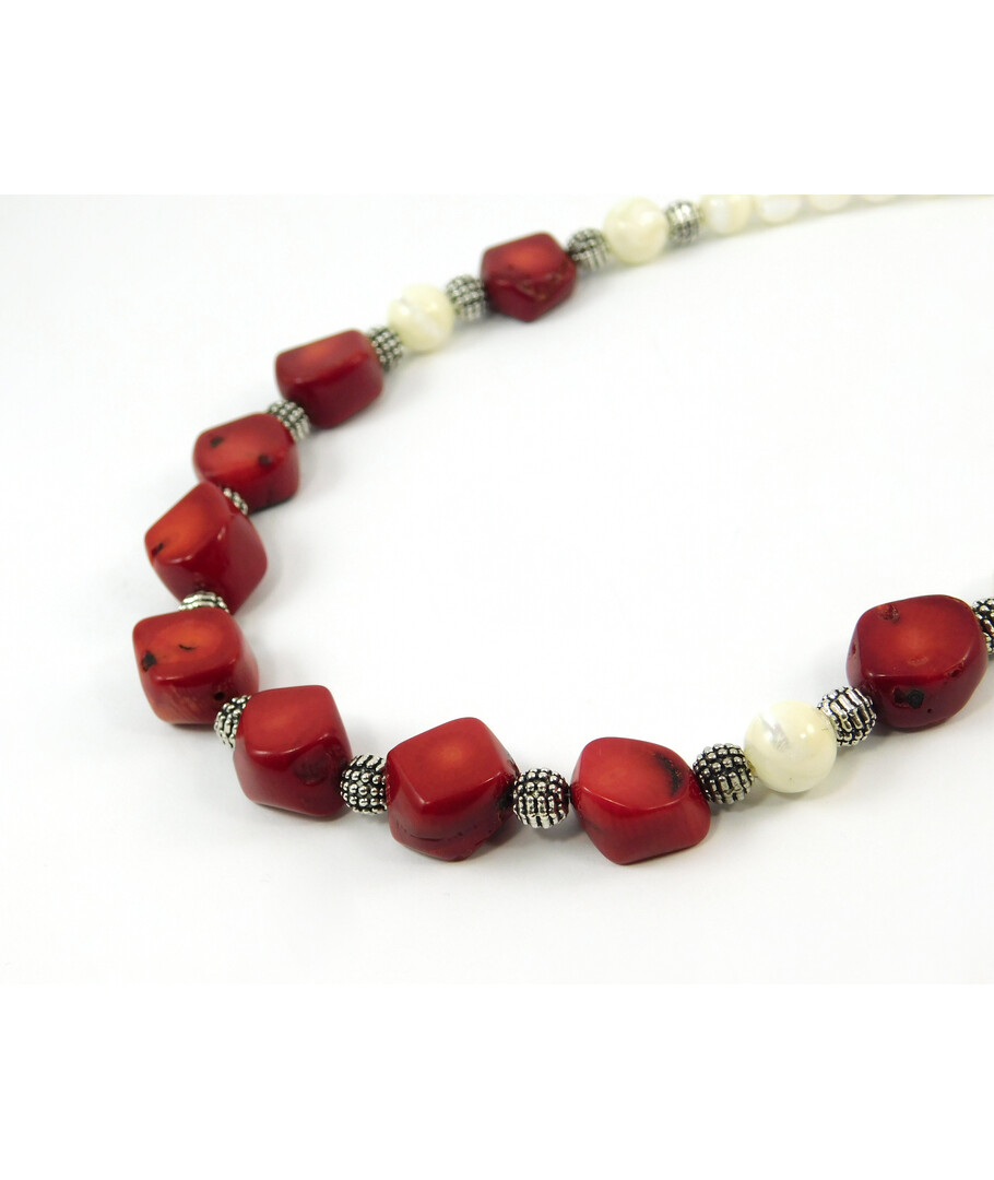 Exclusive necklace "Tamil" Coral, mother-of-pearl