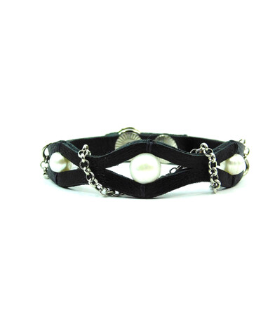 Exclusive pearl leather bracelet