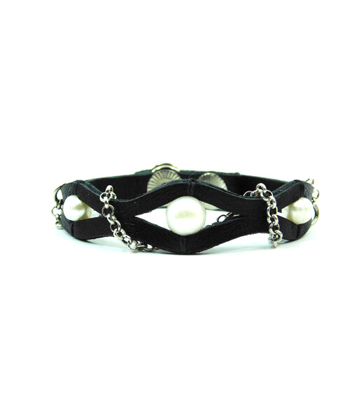 Exclusive pearl leather bracelet