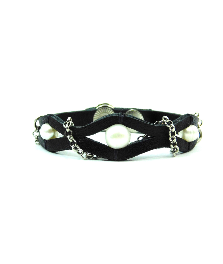 Exclusive pearl leather bracelet