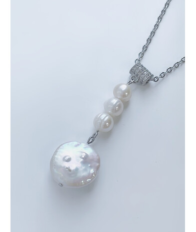 Exclusive pendant "Patricia" Pearl circle