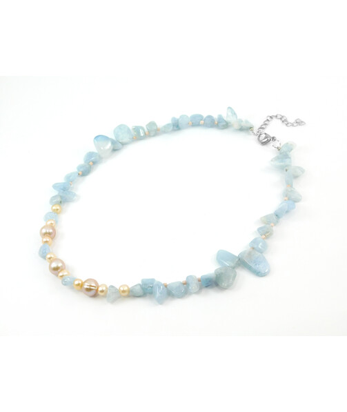 Exclusive necklace "Snyvoda" aquamarine crumb, beige pearls