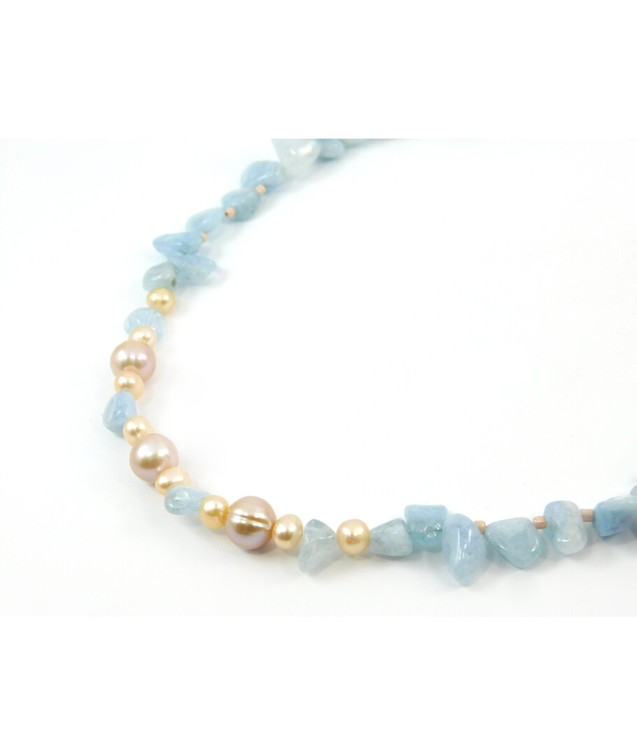 Exclusive necklace "Snyvoda" aquamarine crumb, beige pearls