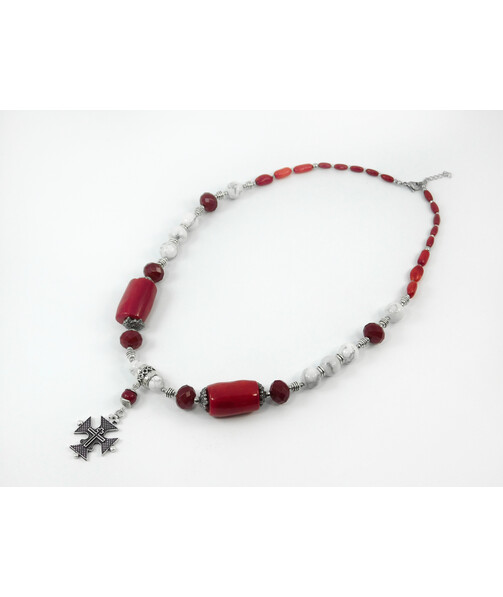 Exclusive necklace "Mira" Cut coral, rice, Kahalong, Carnelian round facet