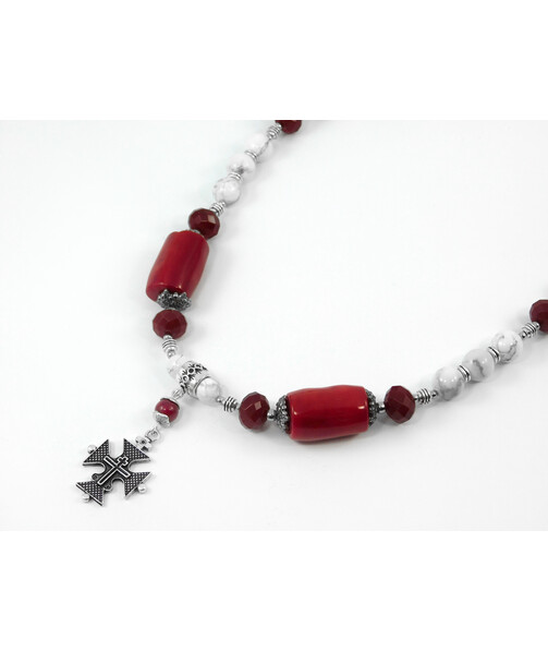 Exclusive necklace "Mira" Cut coral, rice, Kahalong, Carnelian round facet