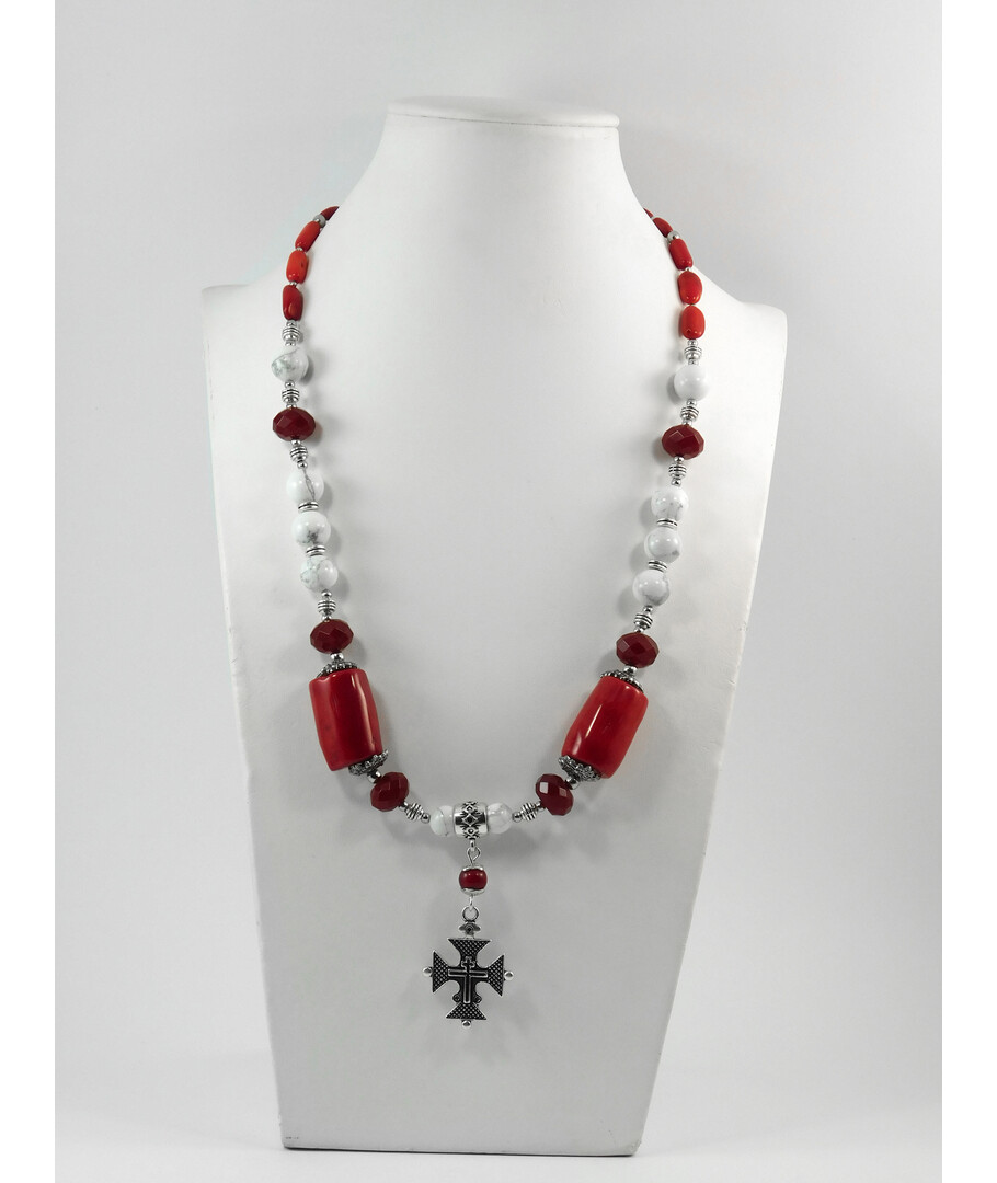 Exclusive necklace "Mira" Cut coral, rice, Kahalong, Carnelian round facet