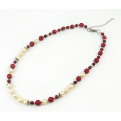 Exclusive necklace "Demi" Pearls beige, coral, tablet