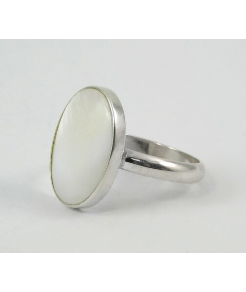 Mother-of-pearl ring, silver