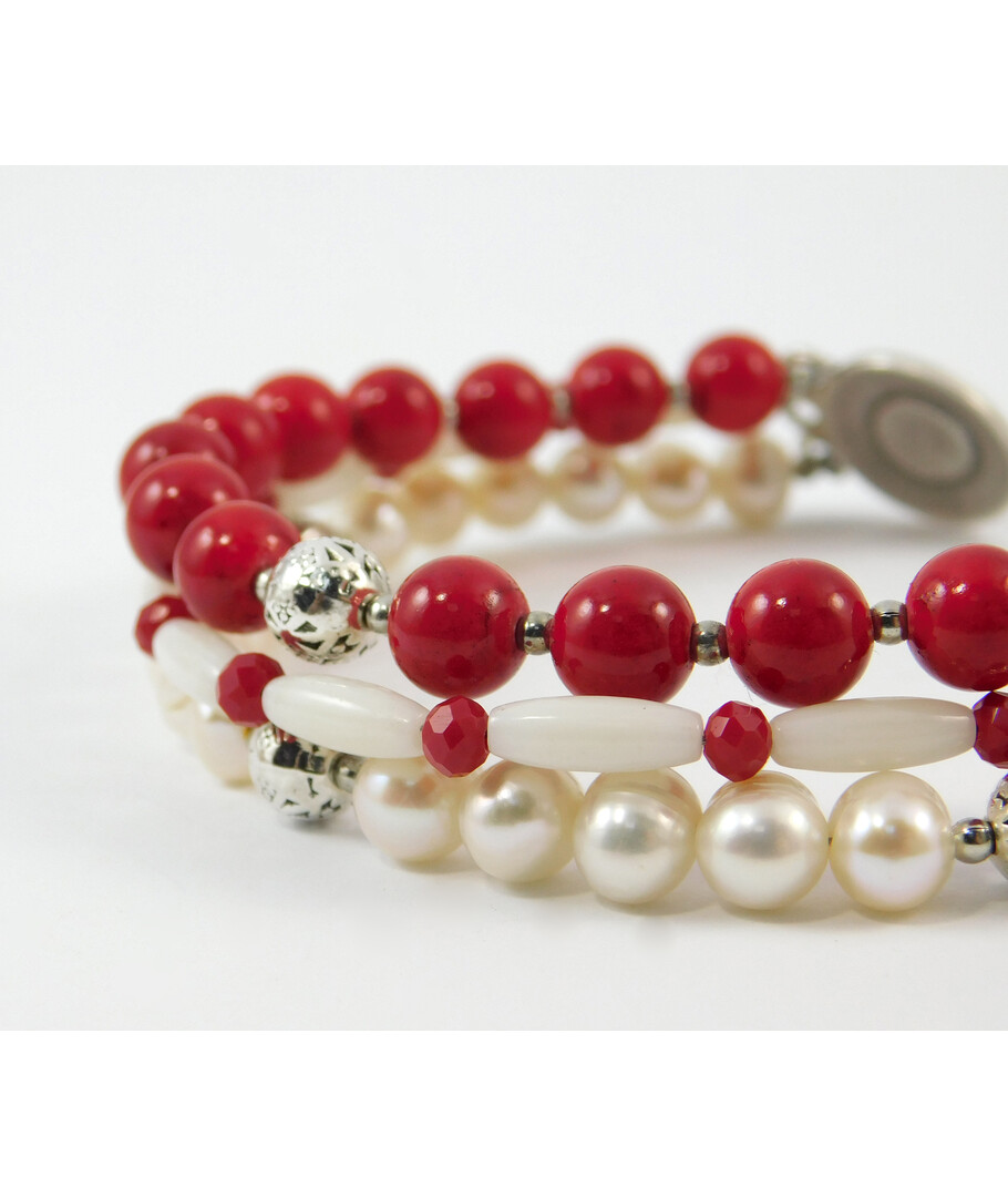 Bracelet "Three colors" Pearls, coral press, natural coral