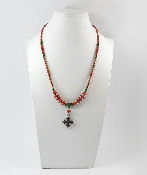 "Azula" necklace Sponge coral