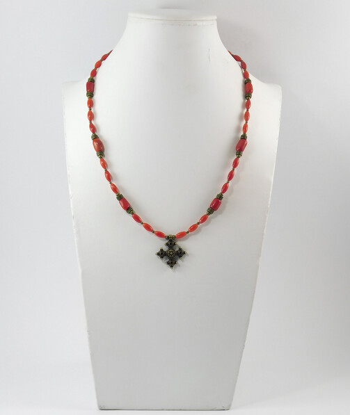 Necklace "Kuvira" Coral