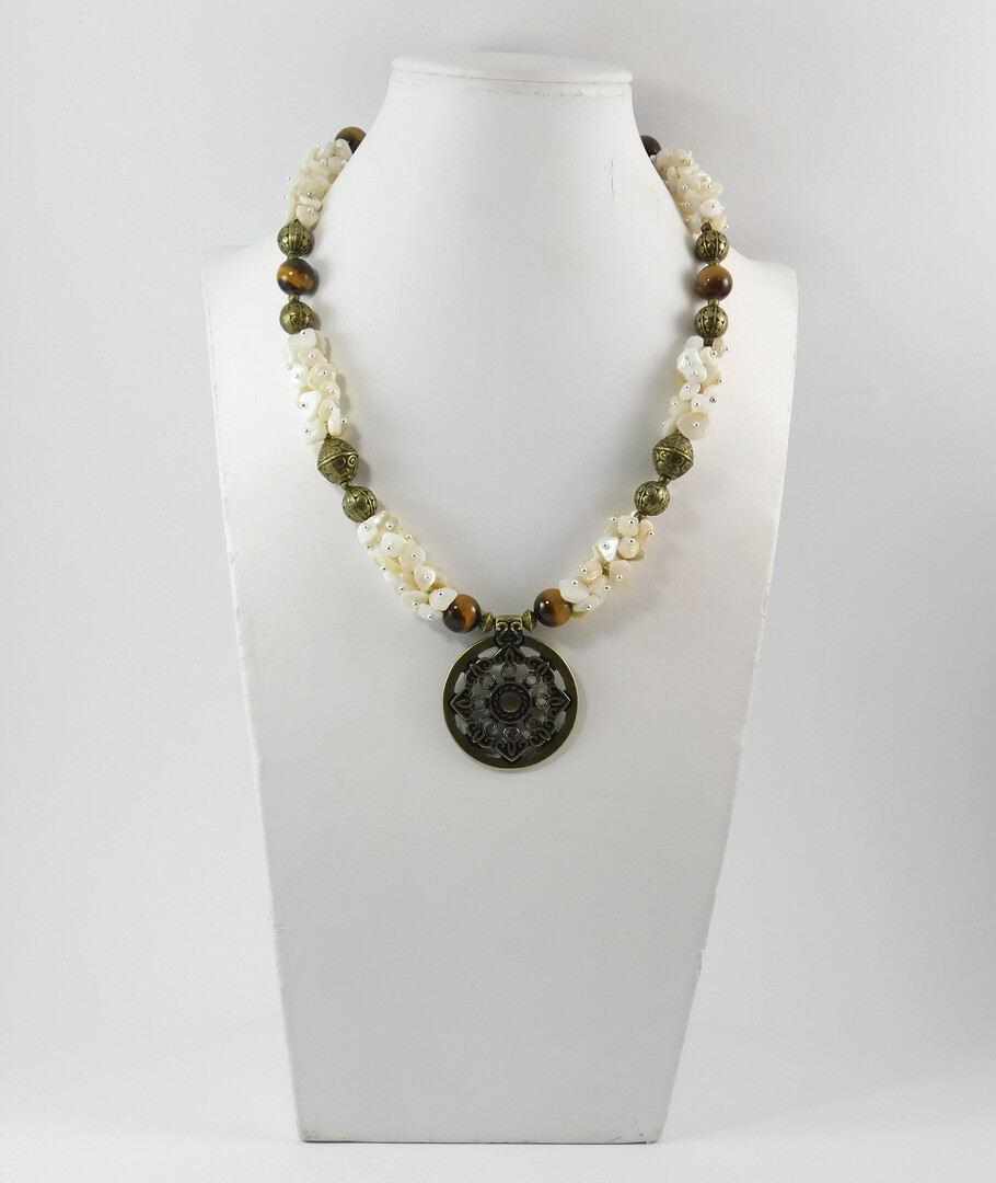 Necklace "Nancy" Tiger's eye, mother-of-pearl crumb